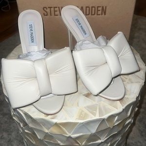 Slip- on soft leather Sandals! Oversized/ Dramatic Bow!